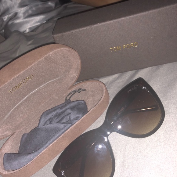 designer sunglasses - Picture 3 of 3